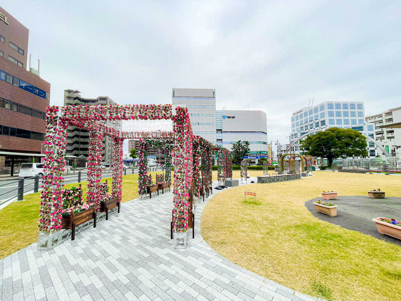 小牧駅前芝生広場